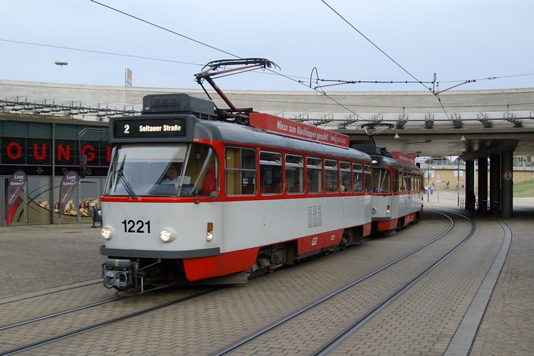 Tatra T4DC #1221